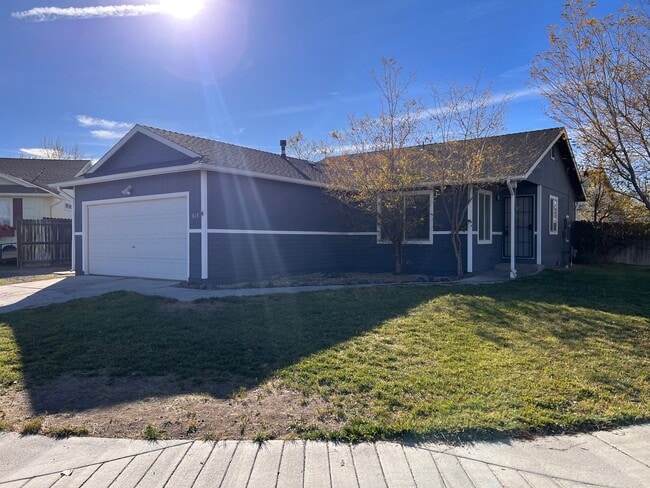 Building Photo - Cute 2 bedroom home located in Donner Trails!