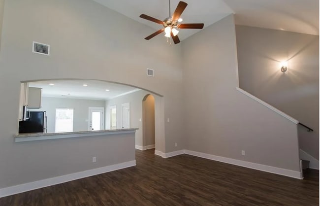 Building Photo - 124 Waverly Dr