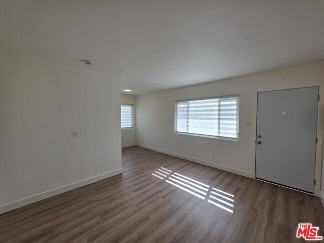 Building Photo - 2009 Carnegie Ln