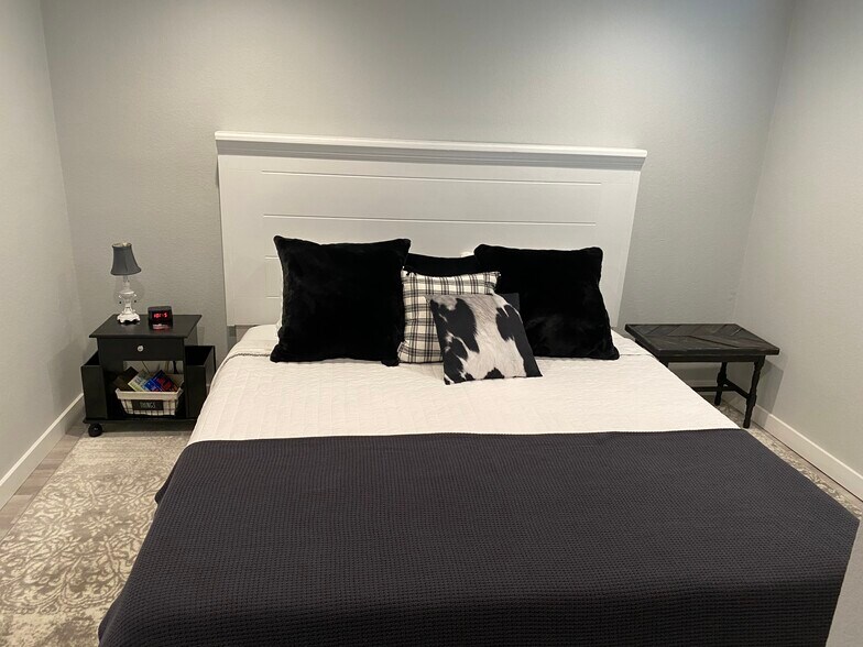 Master Bedroom - 1809 Roosevelt St