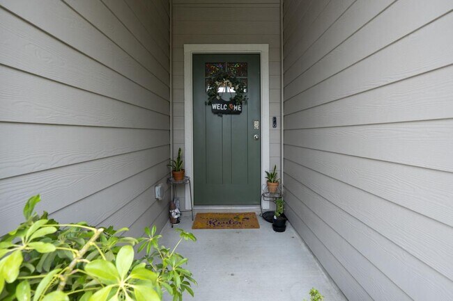 Building Photo - 1444 Acorn Wood