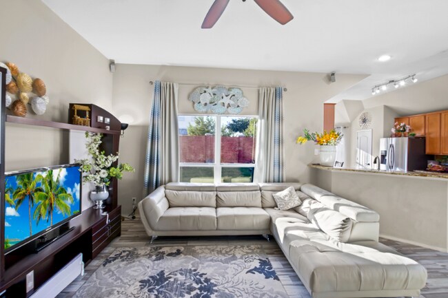 Building Photo - 2697 Redcedar Dr