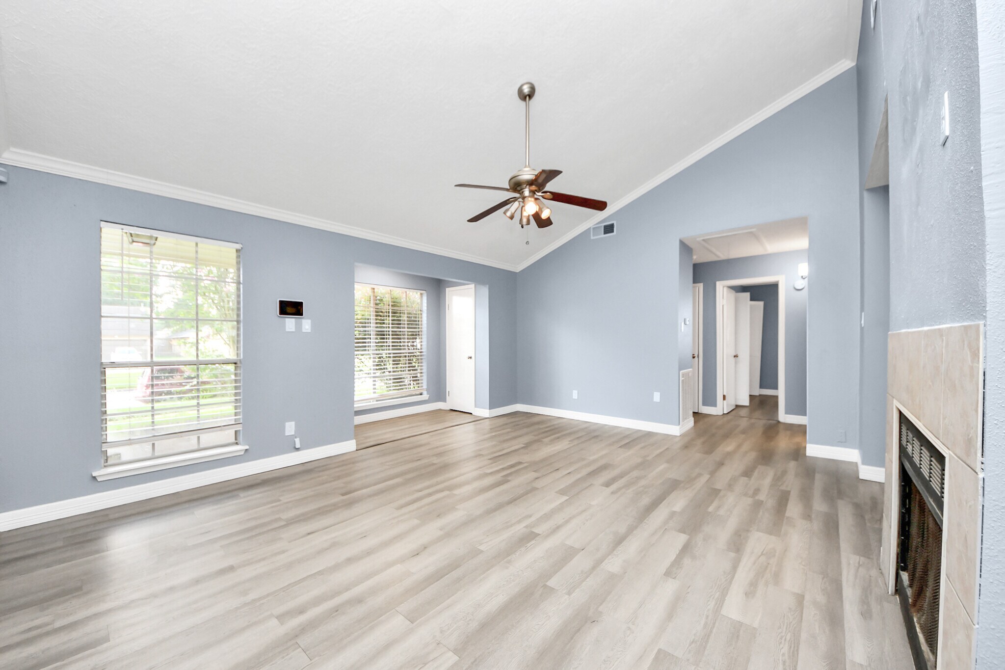 Large Windows - 26722 Cypresswood Dr
