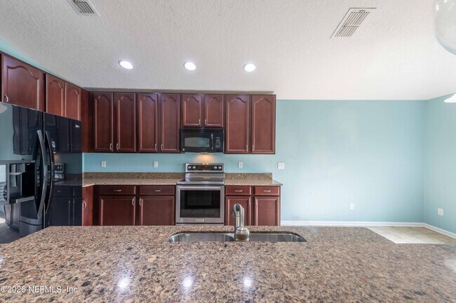 Building Photo - 4667 Pine Lake Dr