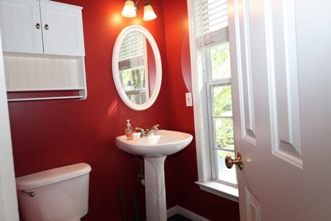Building Photo - 3 Bedroom Townhome in the Heart of Dulth