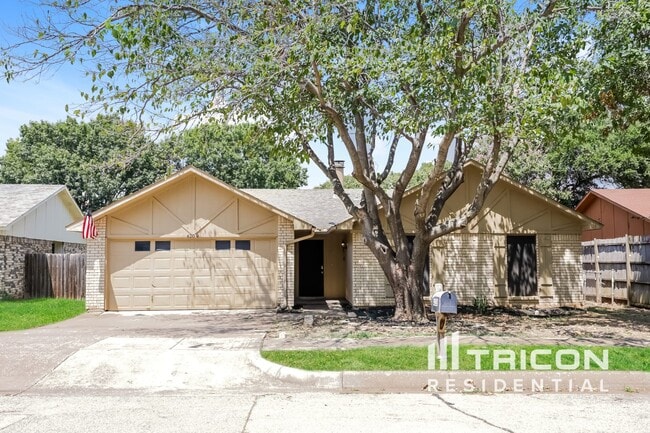 Primary Photo - 4208 Sweetgum Way