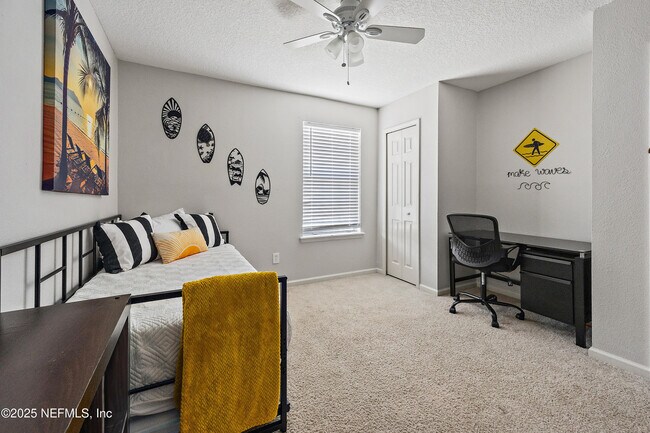 Building Photo - 677 Scrub Jay Dr