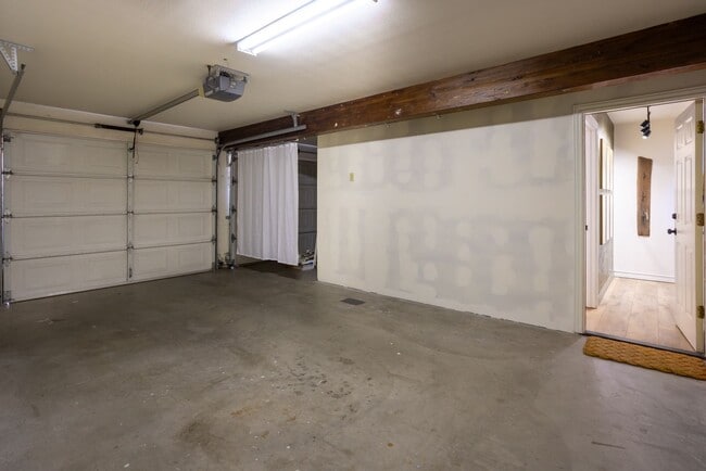 Building Photo - Ultra Unique Chico Tree House in The Avenues