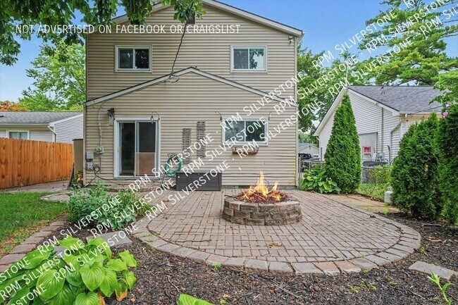 Building Photo - 8600 Russell-