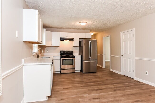 Building Photo - 6390 Queens Rd