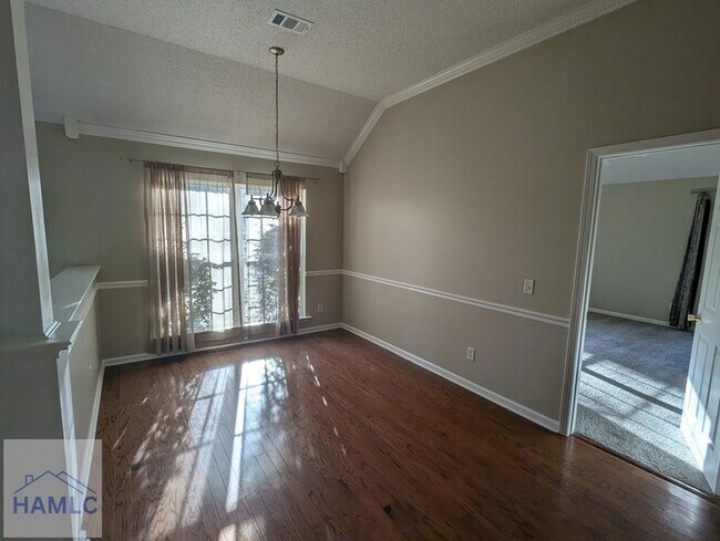 Building Photo - 550 Laurenburg Dr
