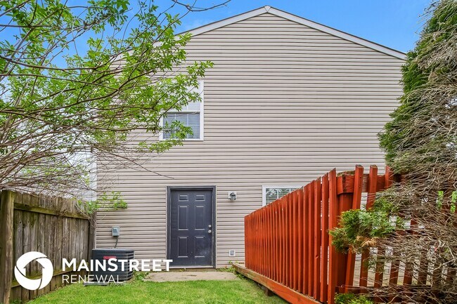 Building Photo - 755 Fern St