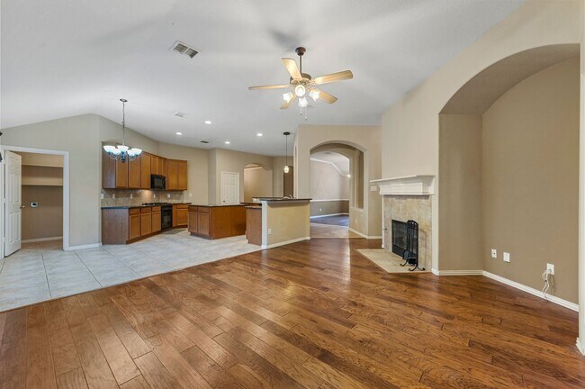 Building Photo - Stunning 3 bedroom 2 bath home in Frisco!