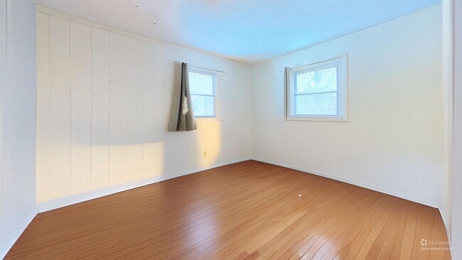 Building Photo - 5 bedroom, 1.75 bathroom house (29 East Terrace)