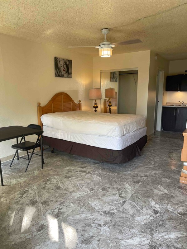 Building Photo - 7900 S Orange Blossom Trl