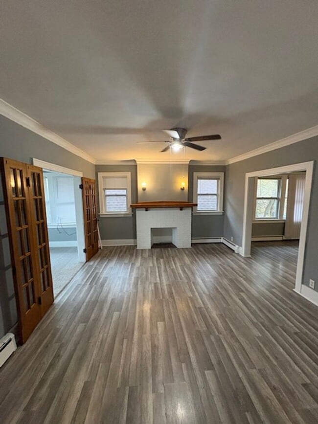 Building Photo - 2407 N Sheridan Rd