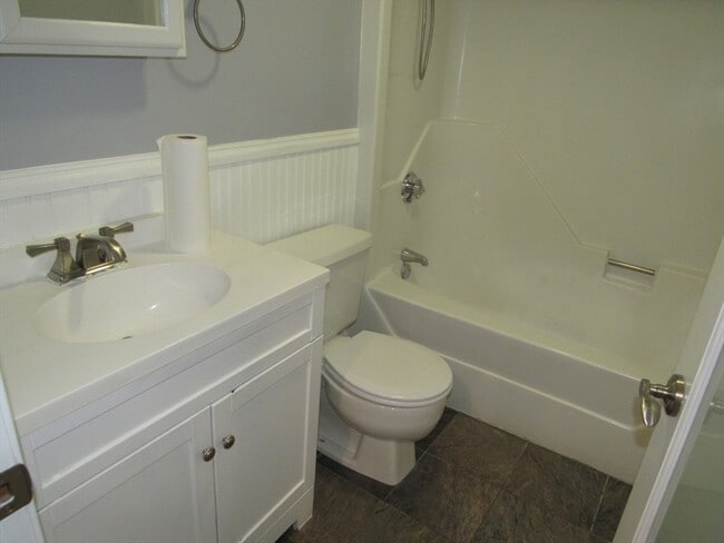 Building Photo - 200 Market St