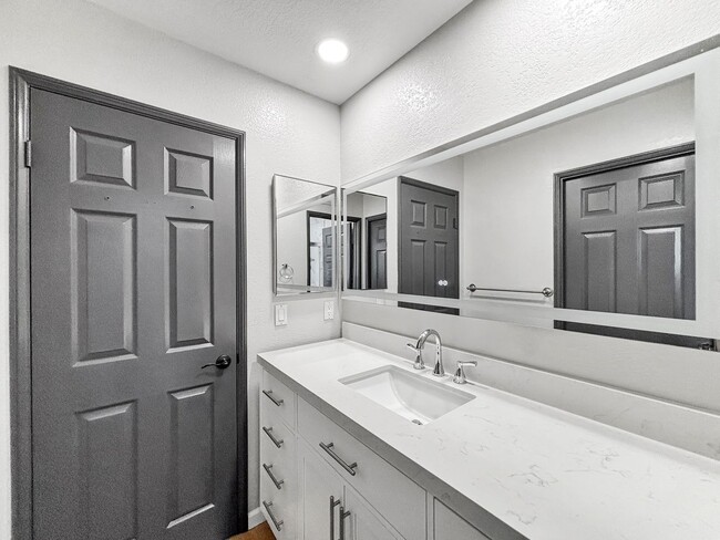 Building Photo - Spacious & Upgraded 4 Bedroom, 3 Bath Home...