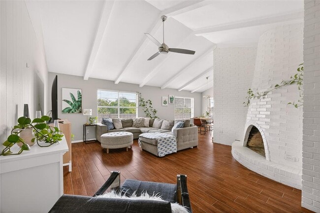 Building Photo - 11902 Oakbrook Dr
