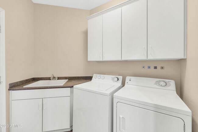Building Photo - 40291 N La Cantera Dr