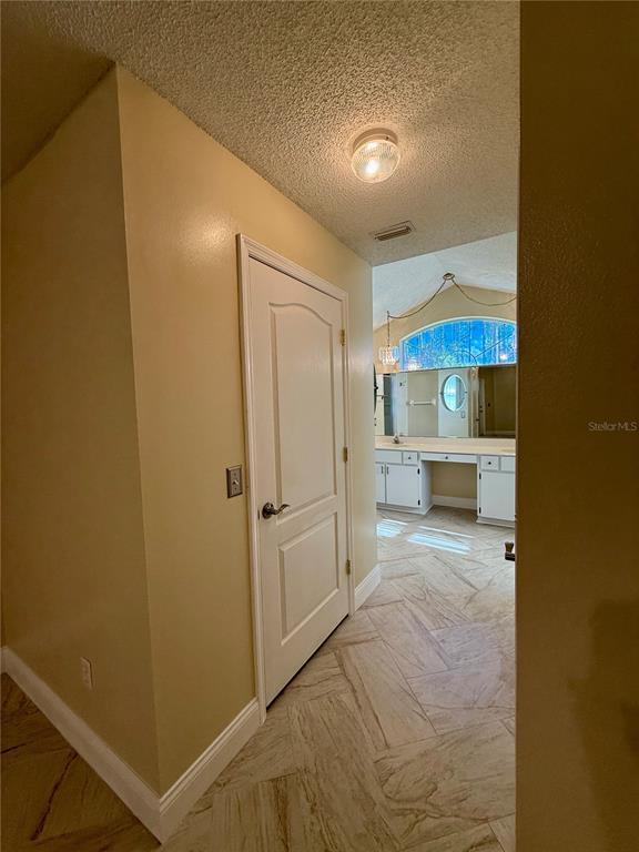 Building Photo - 31 Eastmoor Ln