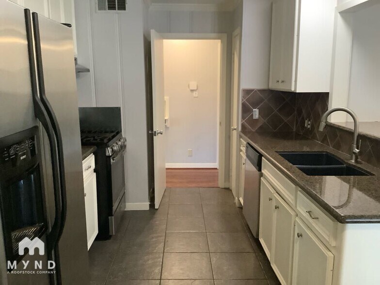 Building Photo - 7519 Schiller St