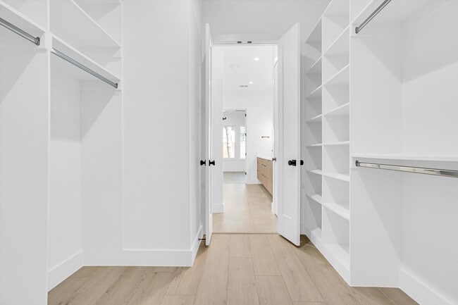 Building Photo - 1711 Nomas St