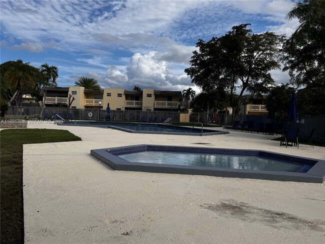 Building Photo - 8405 SW 137th Ave