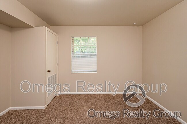 Building Photo - 2020 High School Rd