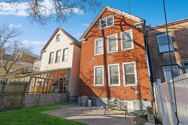 Building Photo - 68 Linden Ave