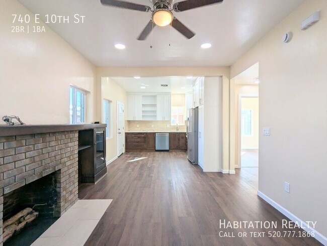 Building Photo - Remodeled 1924 Craftsman 2Bed/1Bath + Offi...