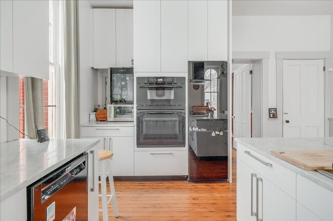 Building Photo - Historic, Character-Rich House - 3 Bed, 3 Bath (2 Full, 2 Half)