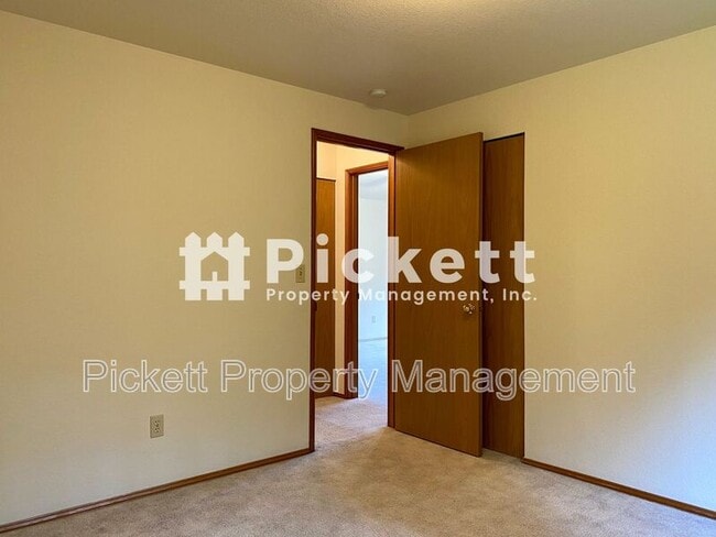 Building Photo - 10659 Wharf Pl NW