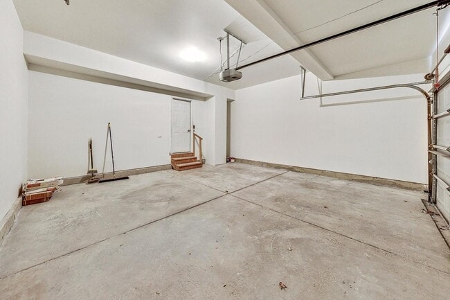 Building Photo - 1686 Buckingham Dr