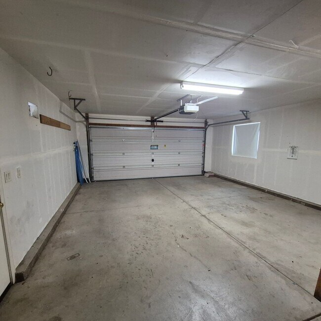 Building Photo - Excellent single story floor plan, nice area of Elk Grove