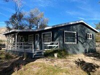 Building Photo - 2/1 Home in Wellington!