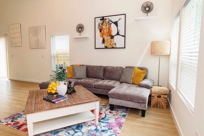 Building Photo - Spacious Fully Furnished 3BR/3BA home in a...