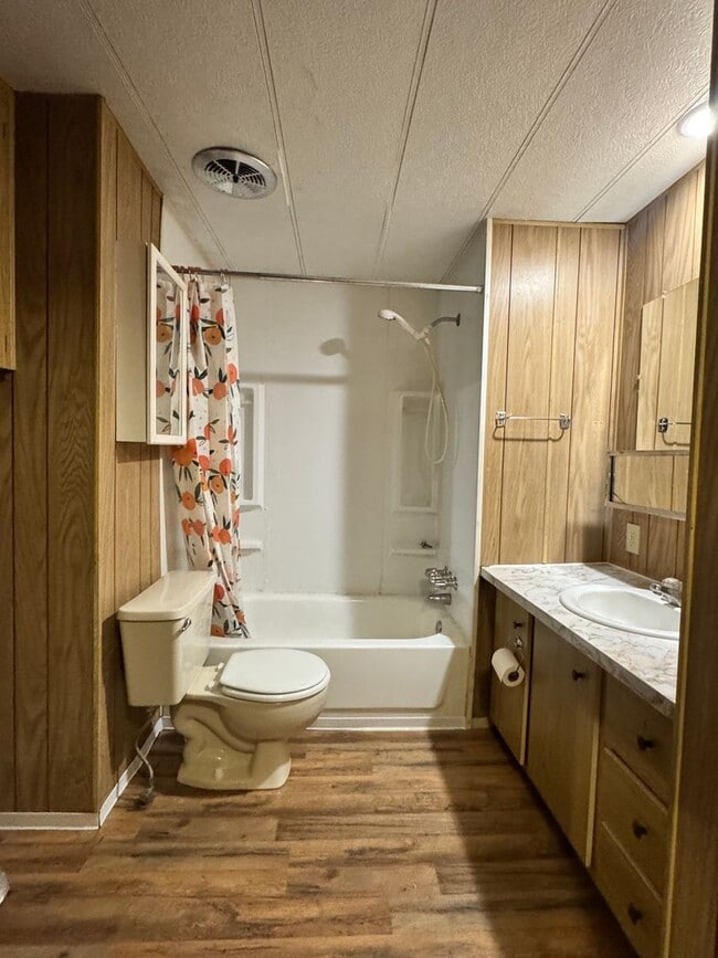 Building Photo - West side 2br with washer/dryer hookup!