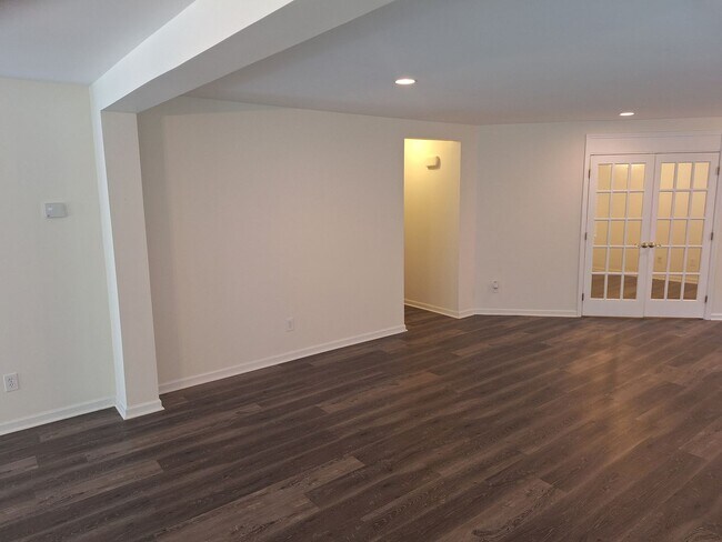 Building Photo - Wonderfully Remodeled Three Bedroom Home in Northeast Columbia!