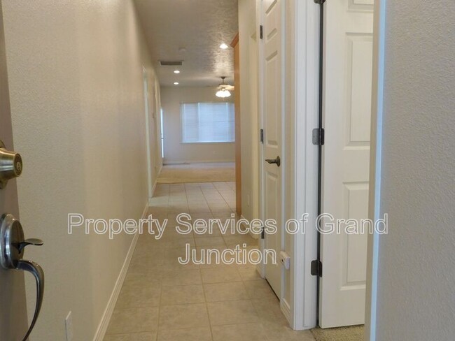 Building Photo - 566 1/2 Garden Grove Court