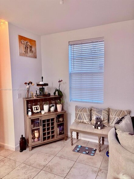 Building Photo - 4002 NW 11 Dr