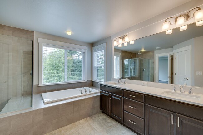 Building Photo - Beautiful 4 bedroom home in Canterbury Par...