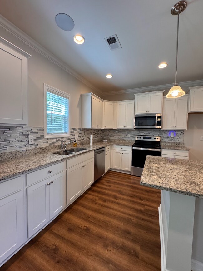 Building Photo - 320 Alameda Ln