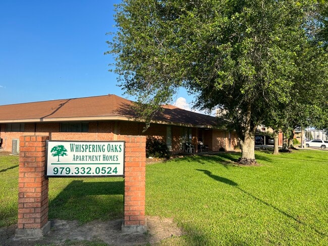 Building Photo - Whispering Oaks Apartment Homes El Campo