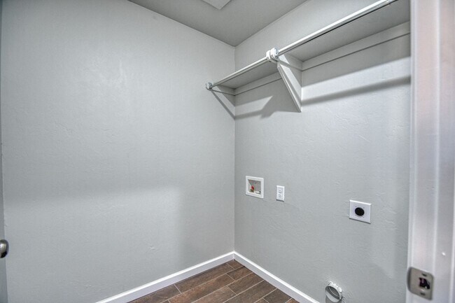 Building Photo - New Construction in Varenna Landing! Storm shelter and lawn care included!