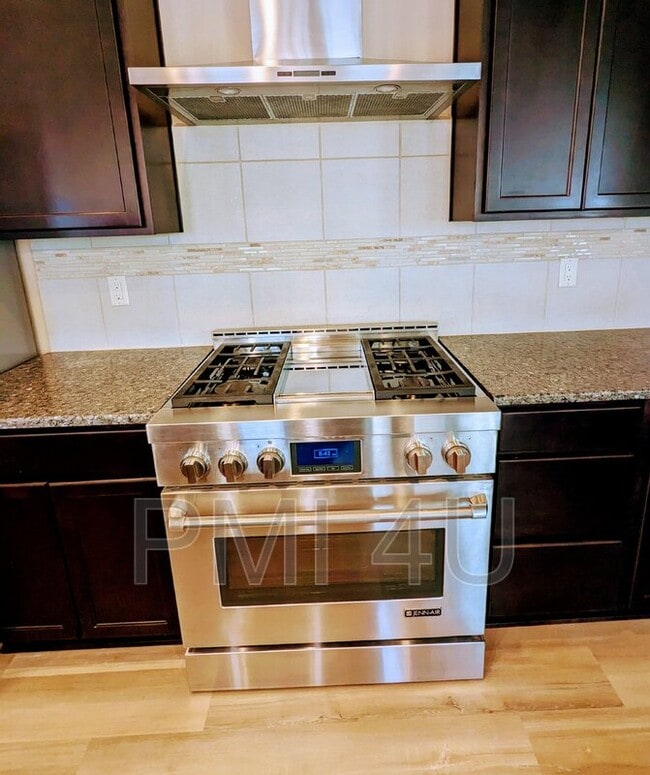 Building Photo - 2317 Garden Rd NE