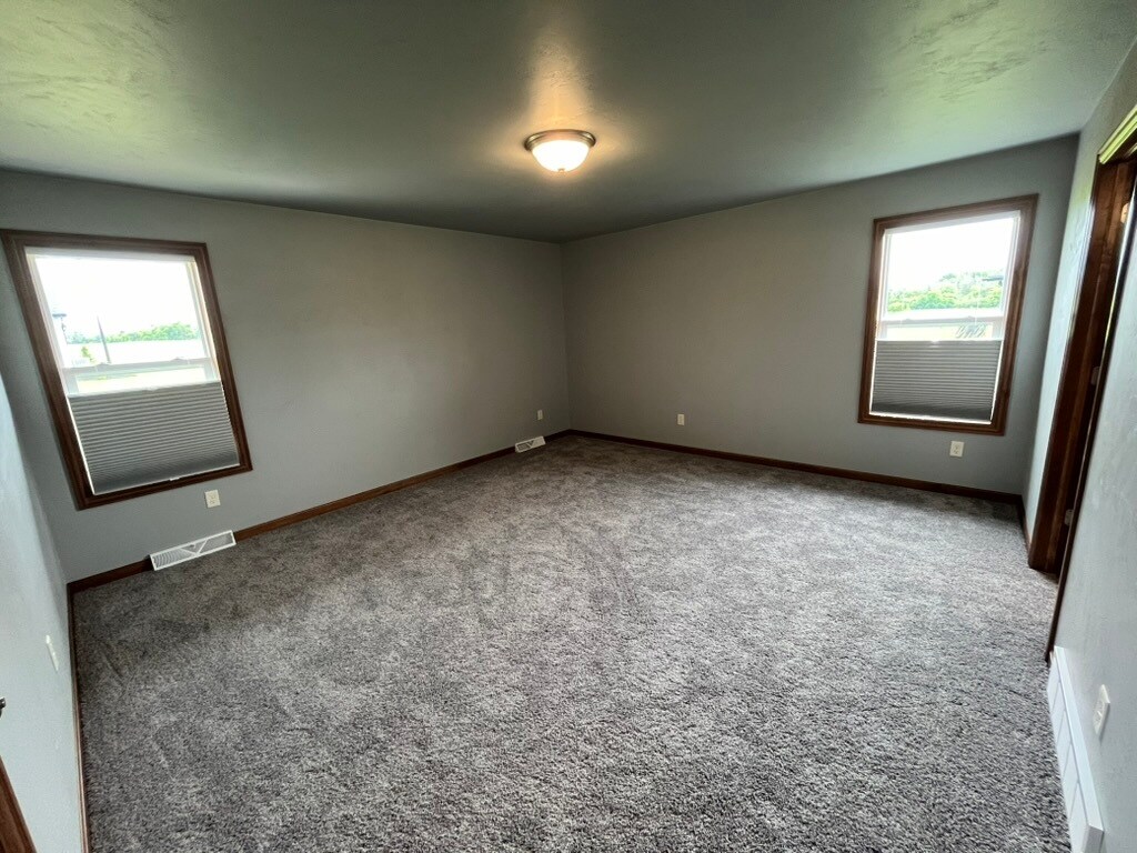 main-bedroom - 1454 Chickory Ct
