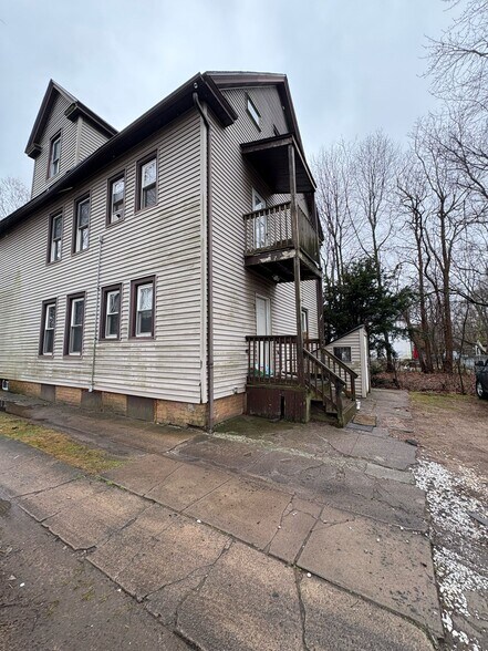 Building Photo - 108 Shepard St