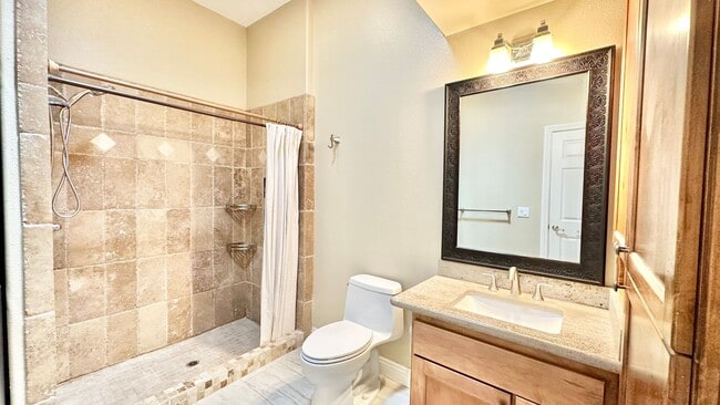 Building Photo - Stunning Fully Detached Casita on Private ...