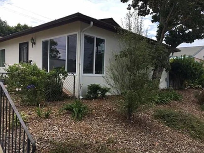 Building Photo - Charming 2-Bedroom Home in Prime 92117 Loc...